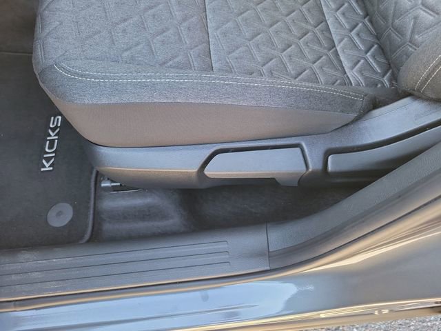 Used 2025 Nissan Kicks SV w/ Charging Package FWD image 14