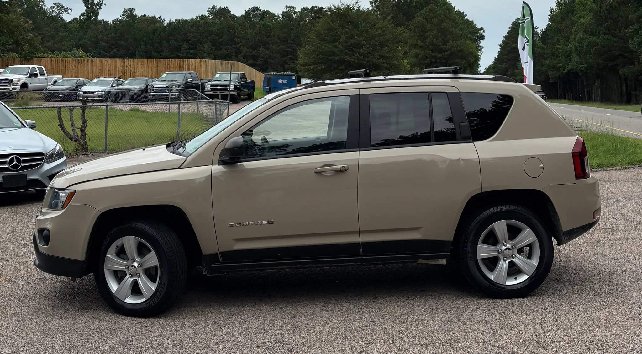 Used 2017 Jeep Compass Sport w/ Power Value Group AWD/4WD image 3