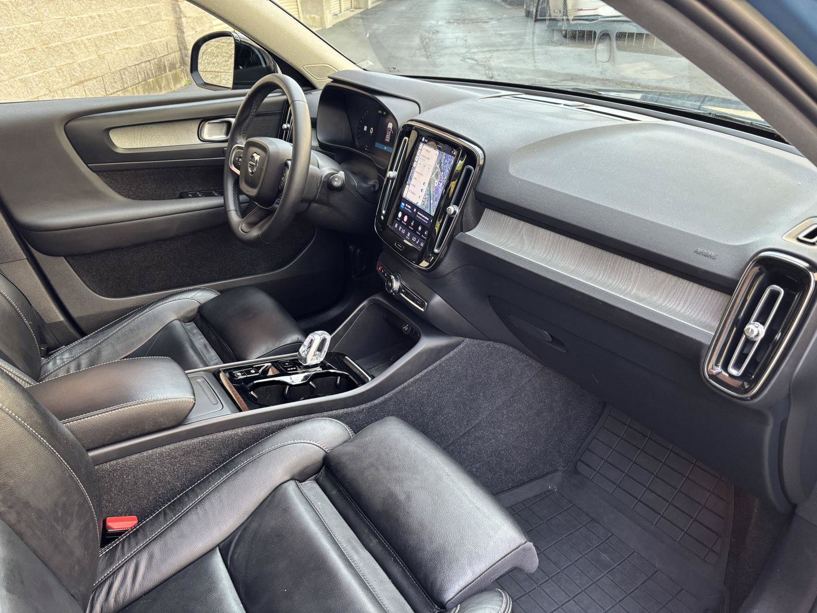 Used 2023 Volvo XC40 B5 Plus w/ Climate Package AWD/4WD image 9