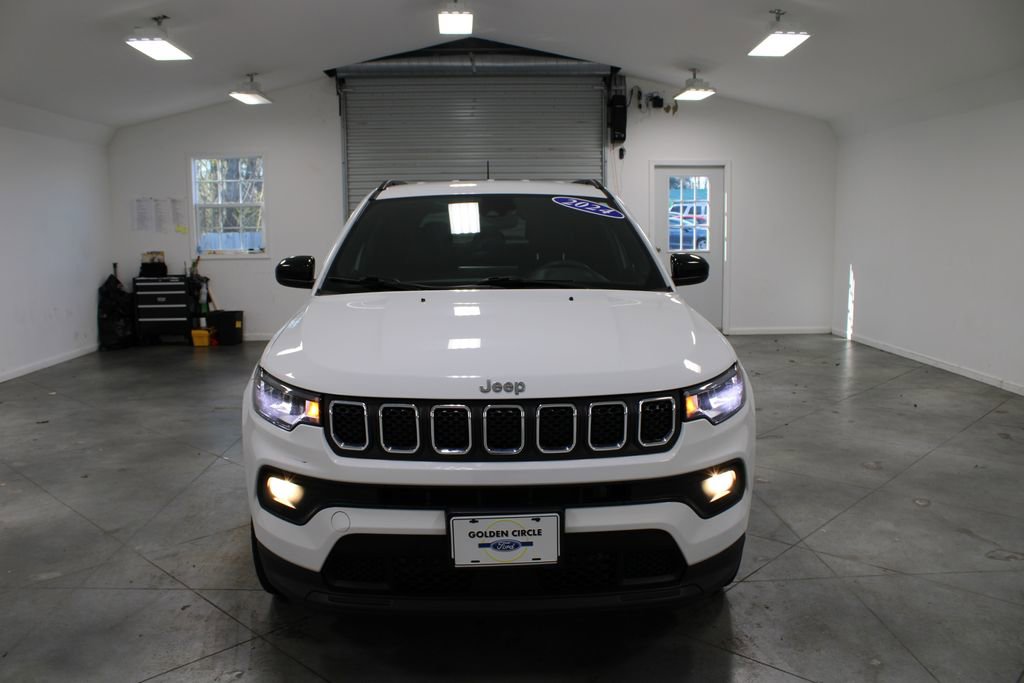 Used 2024 Jeep Compass Latitude image 3