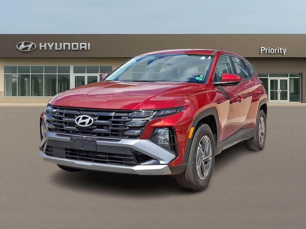Used 2026 Hyundai Tucson Blue SE w/ Tow & Go Package AWD/4WD image 1