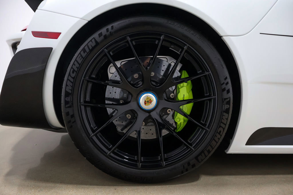 Used 2015 Porsche 918 Spyder image 33