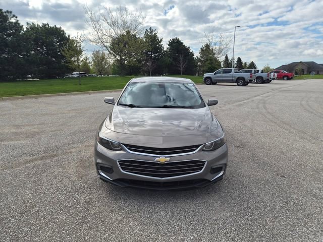 Used 2017 Chevrolet Malibu LT FWD image 2