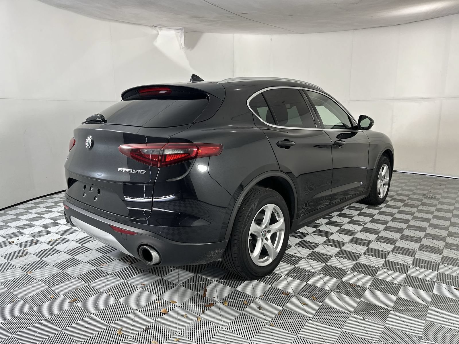 Used 2020 Alfa Romeo Stelvio AWD w/ Cold Weather Package image 8