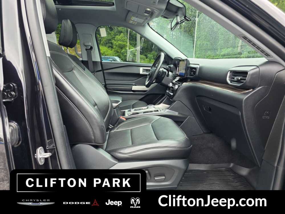 Used 2021 Ford Explorer Limited w/ Equipment Group 301A AWD/4WD image 16