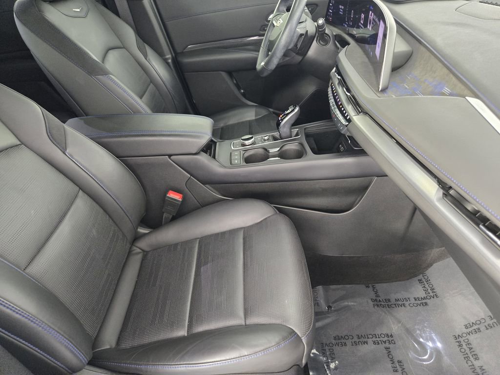Used 2024 Cadillac XT4 Sport image 16