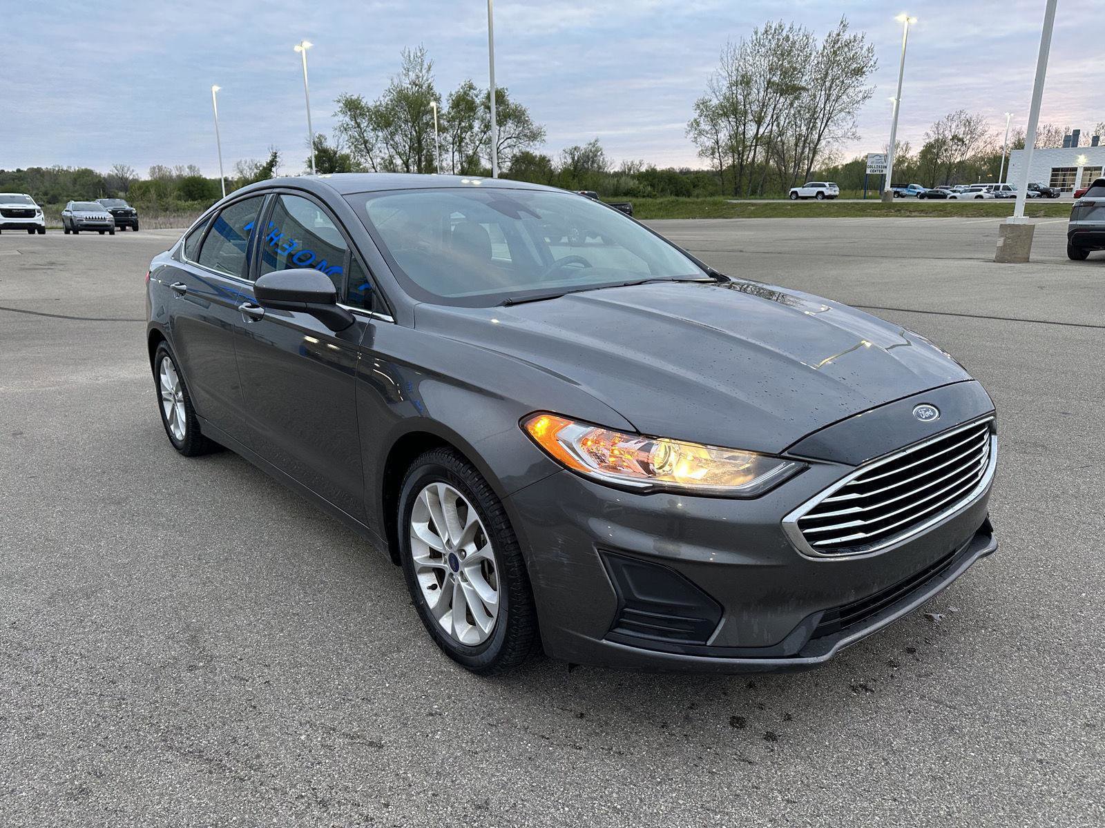 Used 2020 Ford Fusion SE FWD image 11