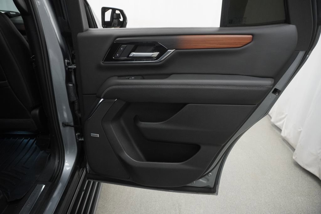 Used 2025 GMC Yukon Denali w/ Denali Reserve Package image 48
