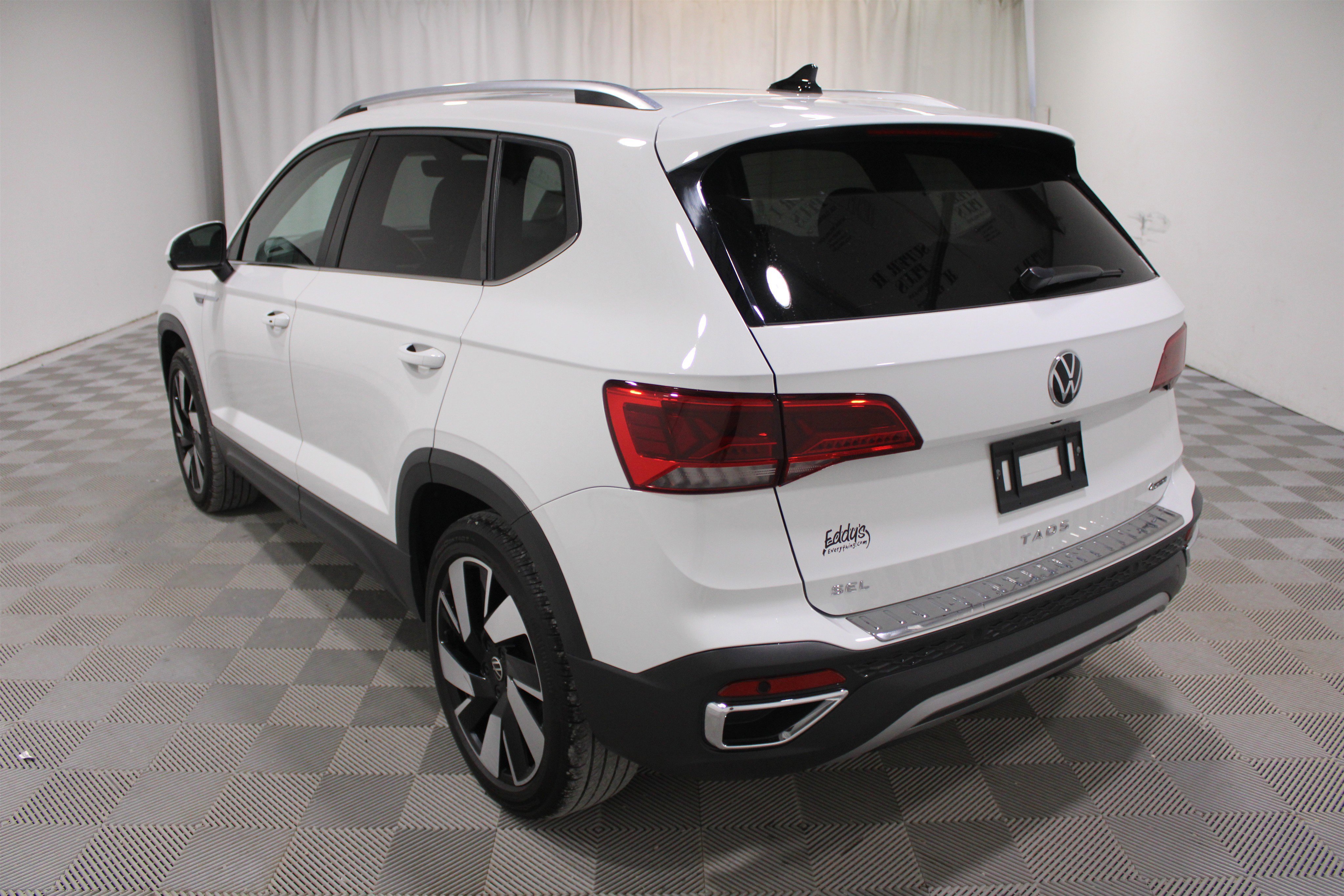 Used 2024 Volkswagen Taos SEL image 29