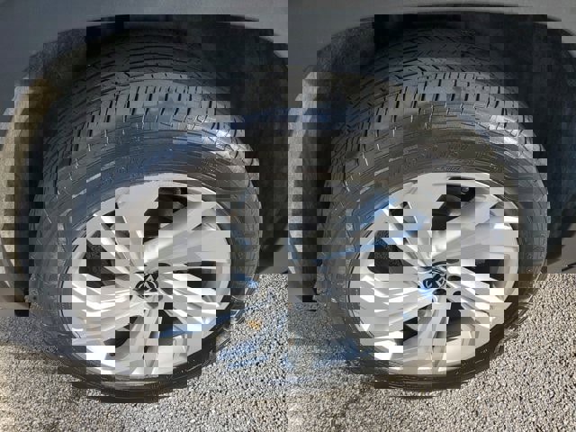 Used 2023 Volkswagen Atlas SE image 9