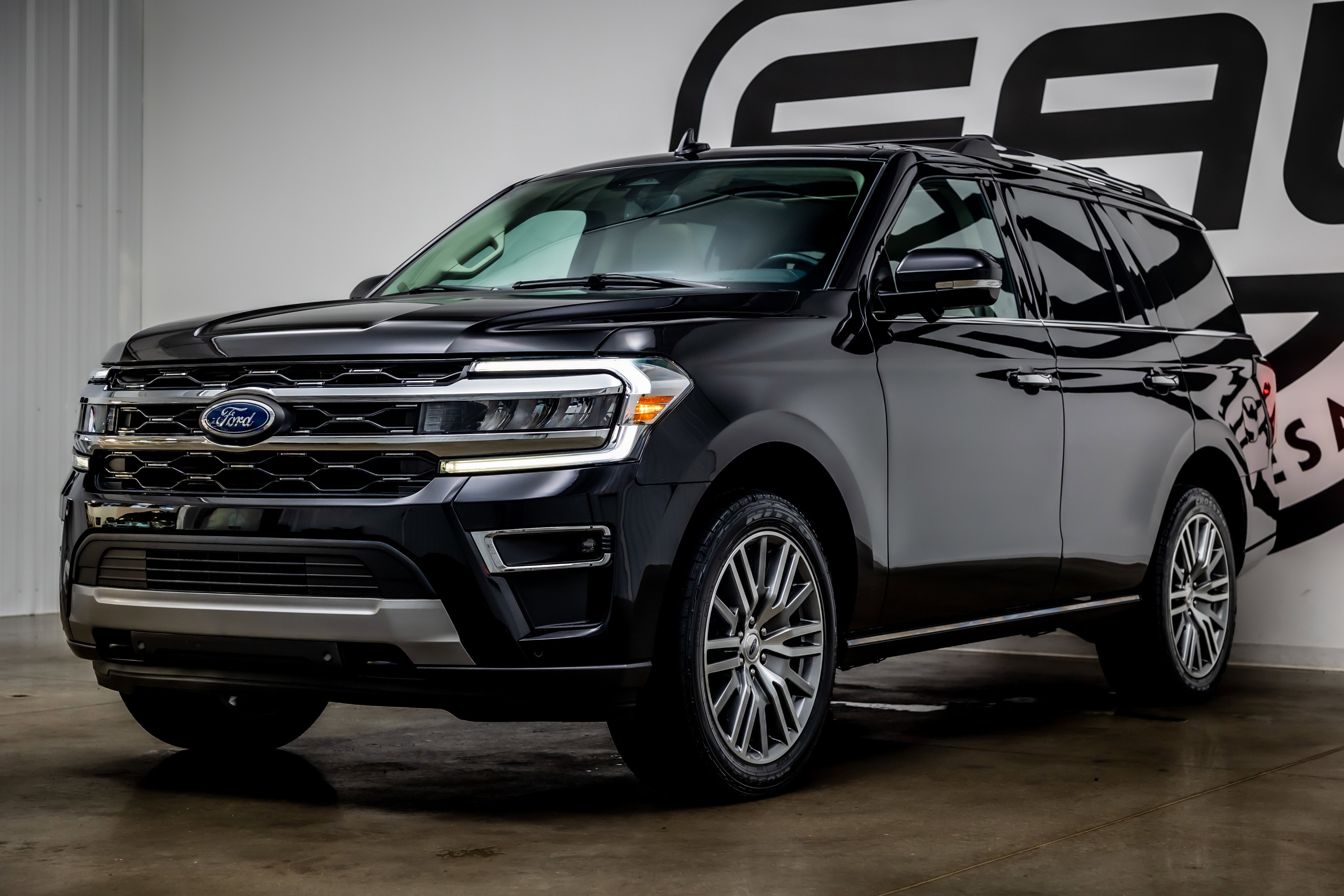 Used 2023 Ford Expedition Limited image 30