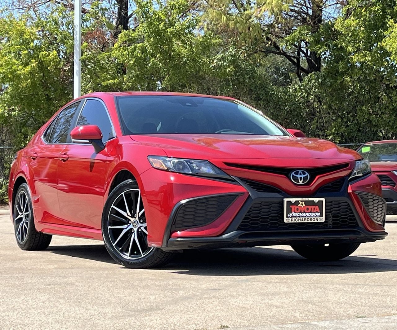 Used 2024 Toyota Camry SE FWD image 2