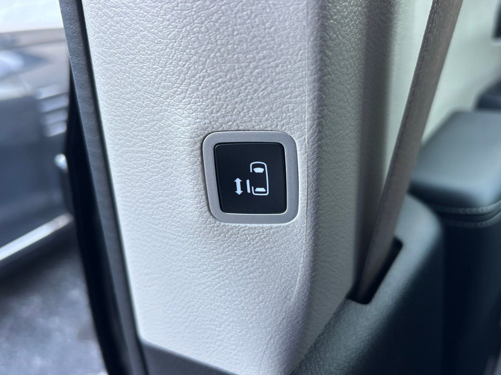 Used 2023 Chrysler Pacifica Touring-L FWD image 20