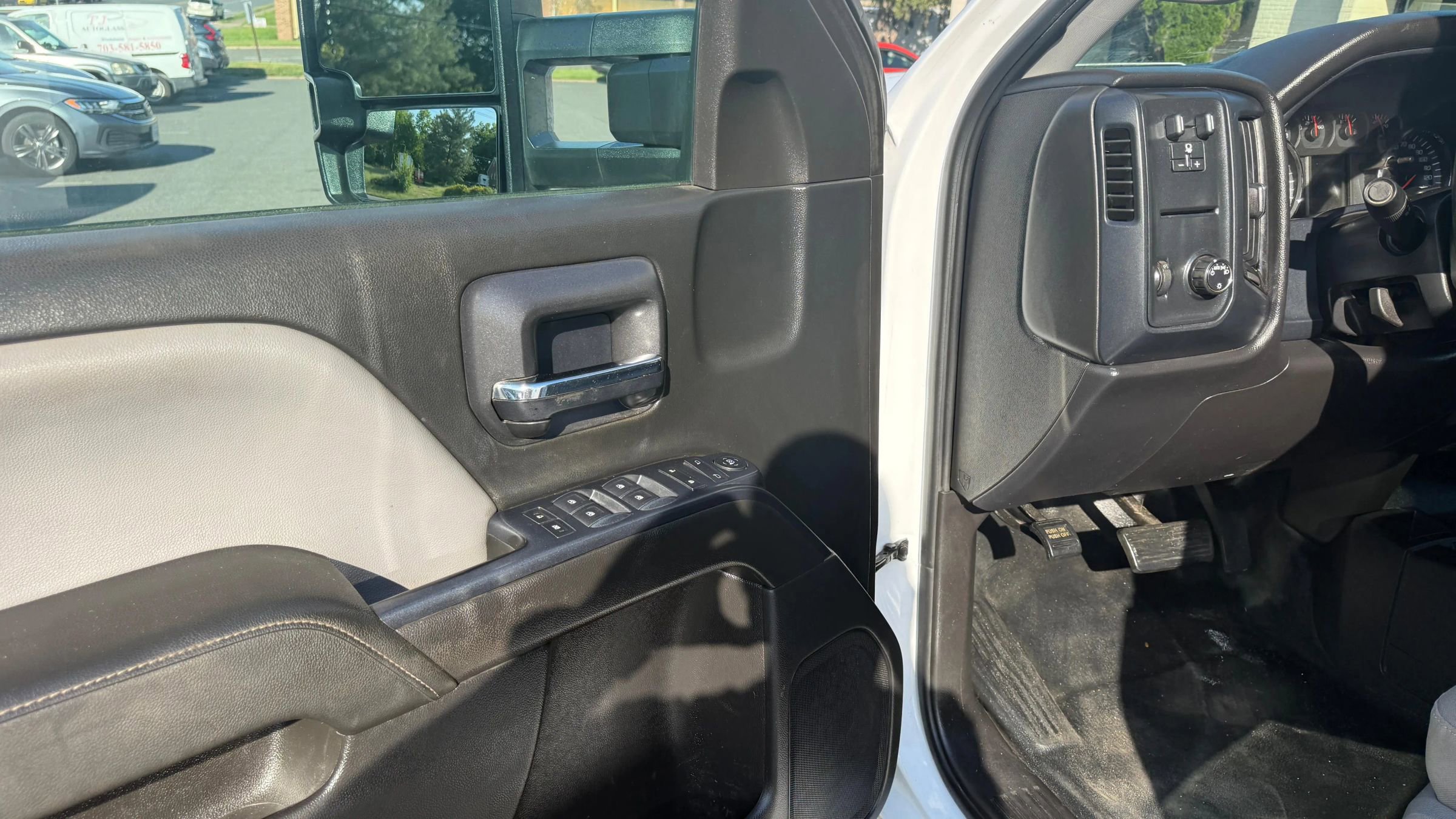 Used 2015 Chevrolet Silverado 2500 W/T w/ WT Convenience Package AWD/4WD image 11