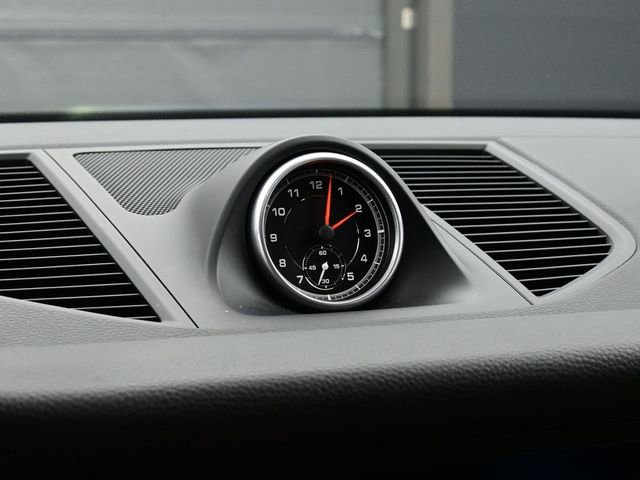 Certified 2020 Porsche Macan image 12