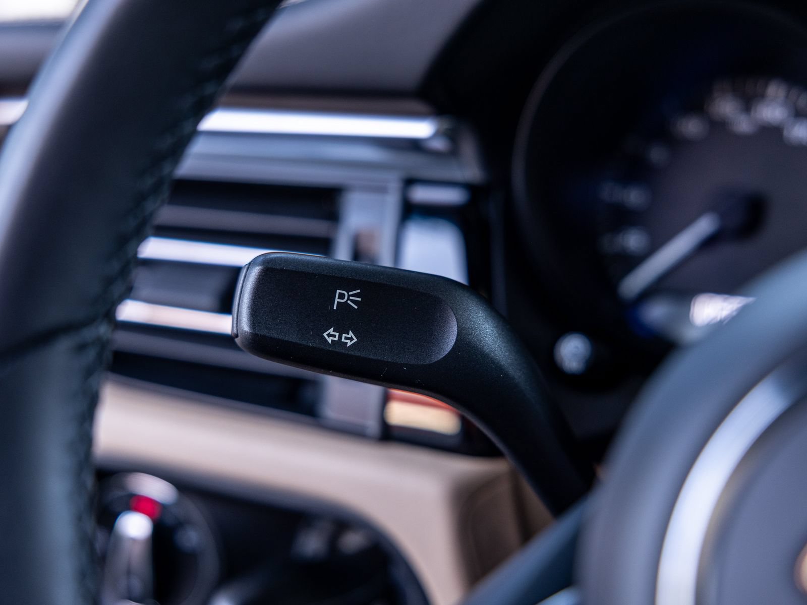 Certified 2024 Porsche Macan AWD/4WD image 47