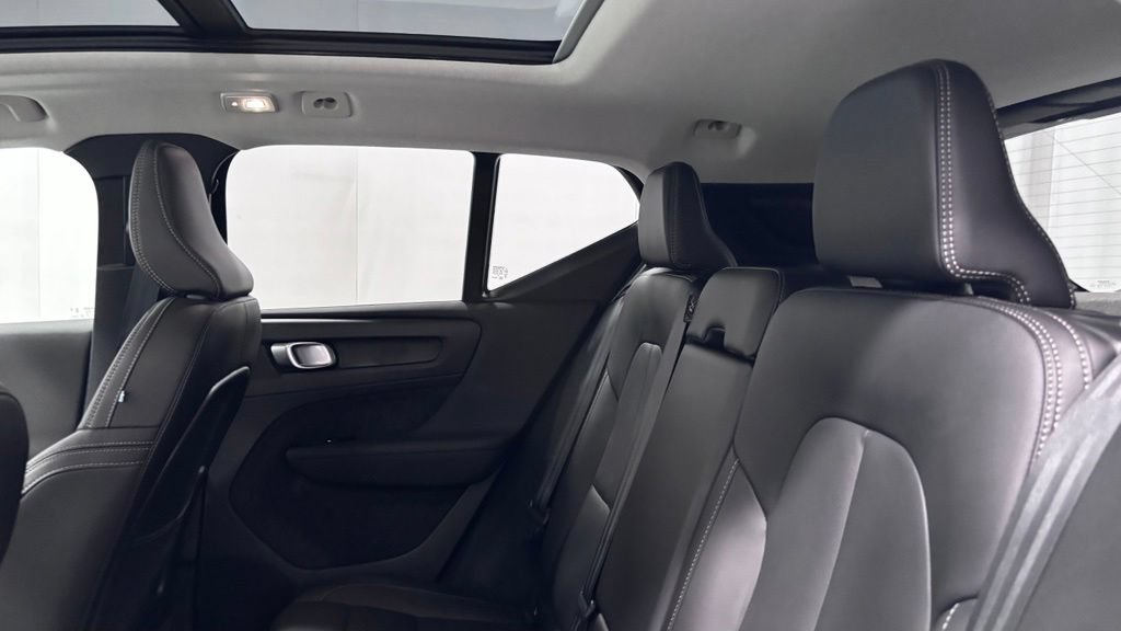Certified 2026 Volvo XC40 B5 Plus AWD/4WD image 22