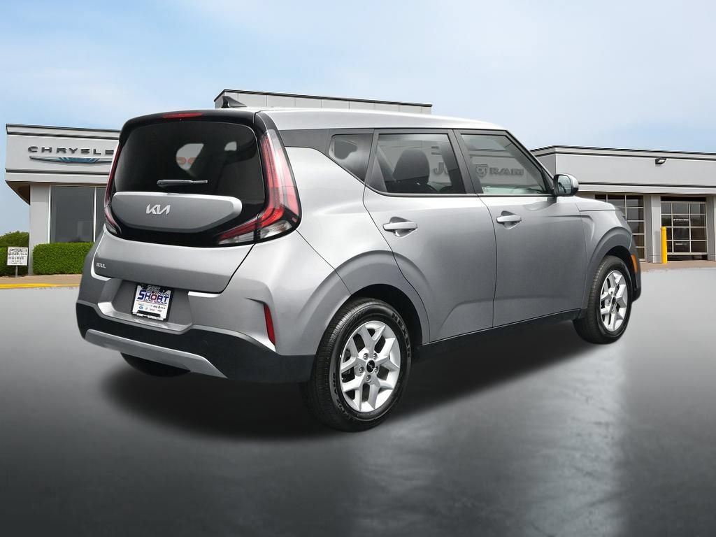 Used 2025 Kia Soul LX w/ LX Technology Package FWD image 5