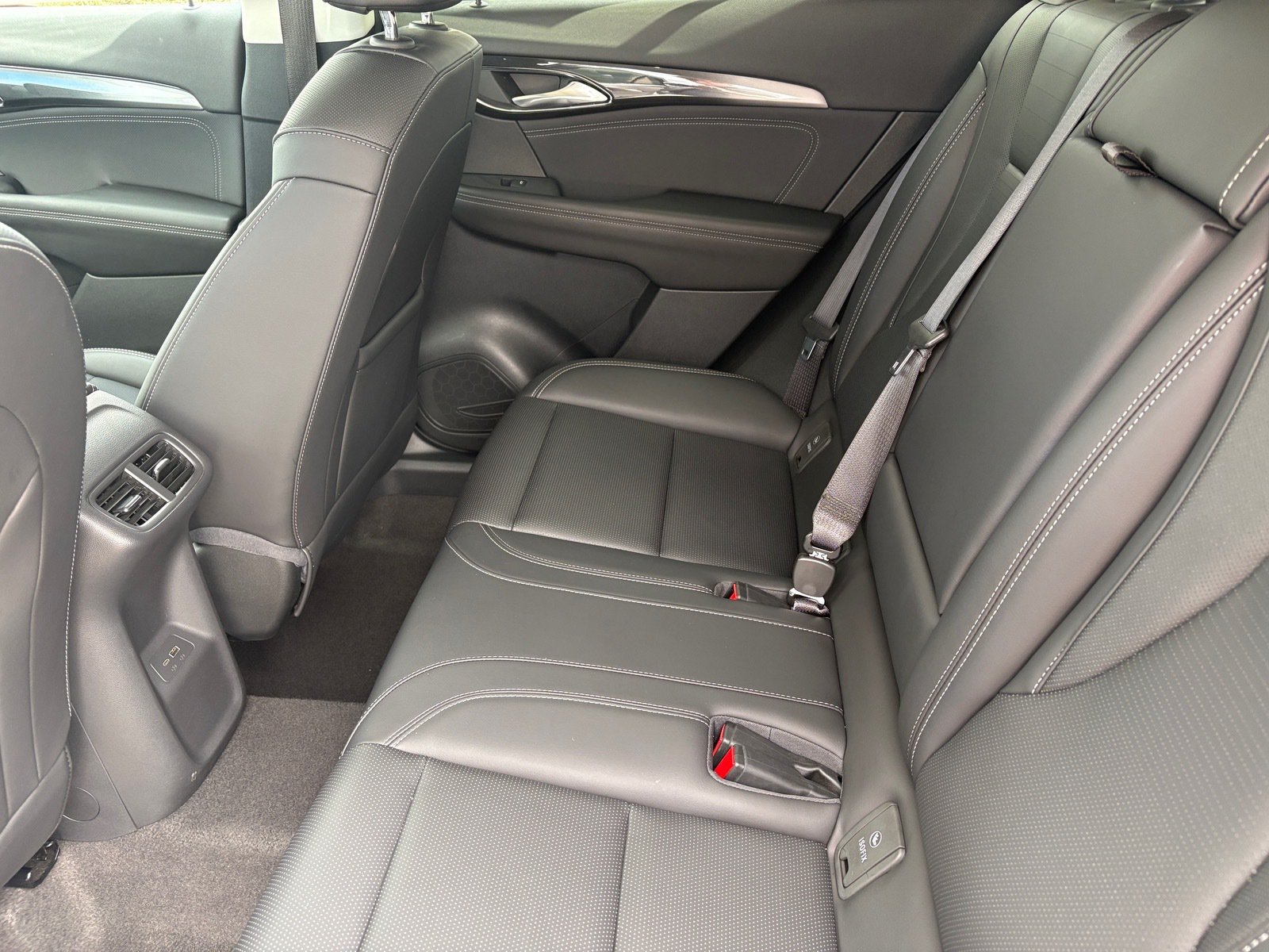 Used 2025 Buick Envision Preferred AWD/4WD image 14