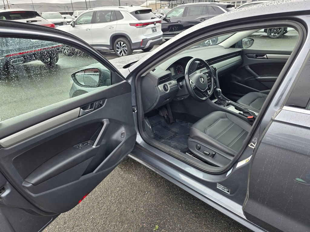 Used 2020 Volkswagen Passat 2.0T SE image 22
