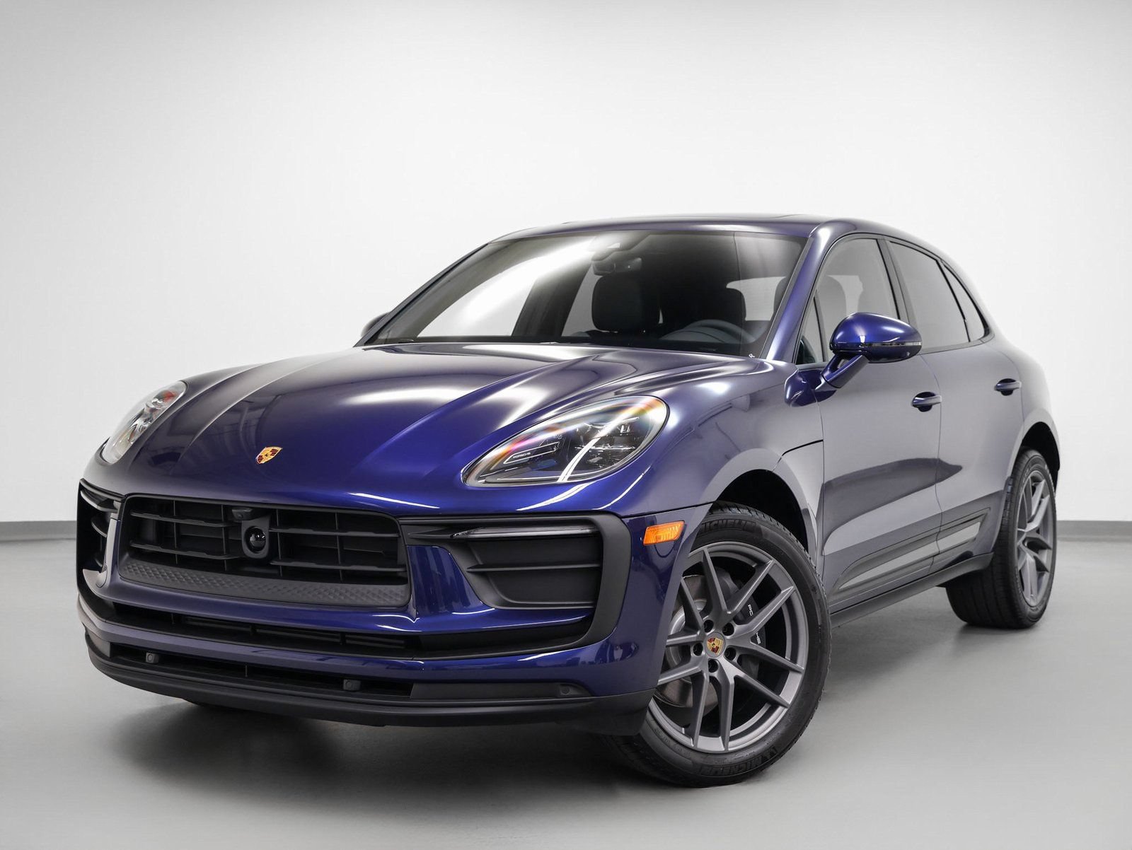 Used 2025 Porsche Macan AWD/4WD image 1