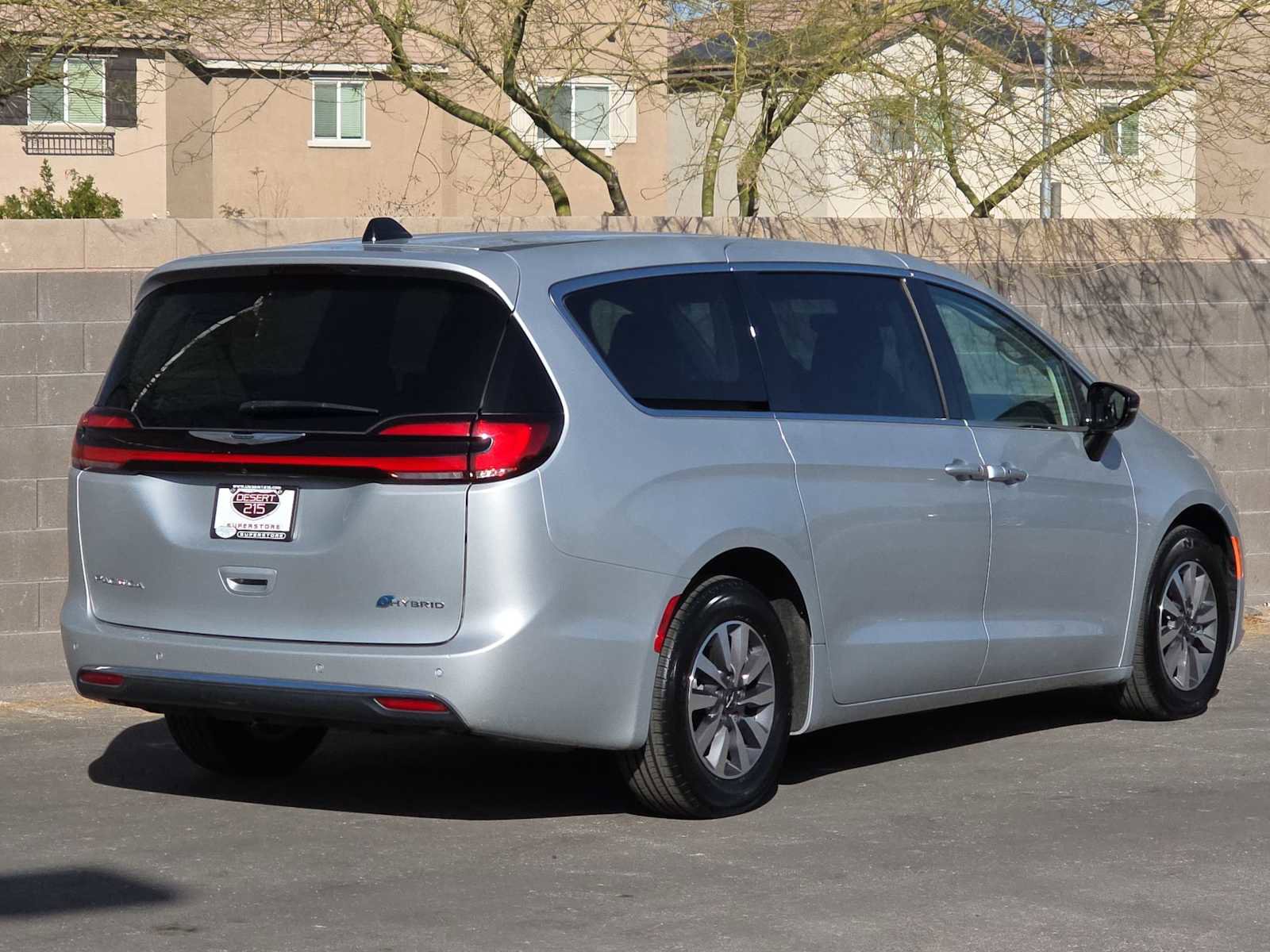 Used 2024 Chrysler Pacifica Limited FWD image 8