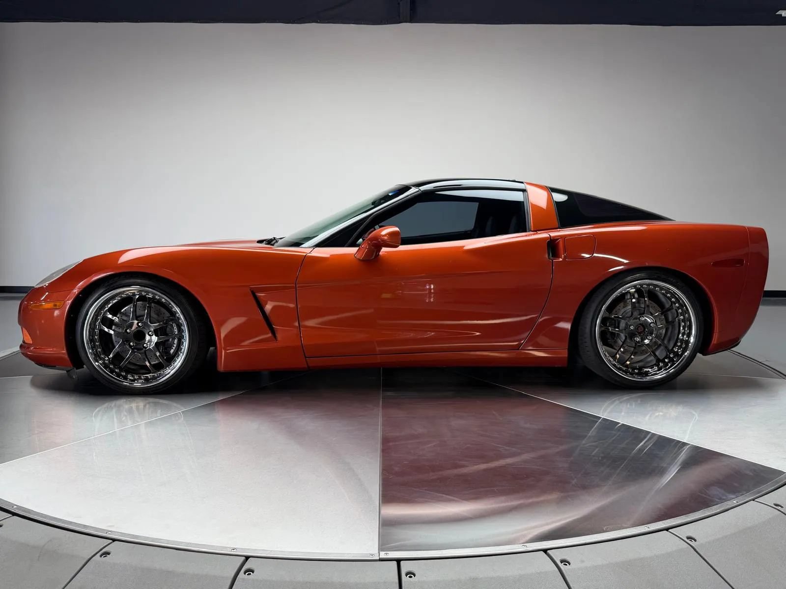 Used 2005 Chevrolet Corvette Coupe w/ Preferred Equipment Group RWD image 4