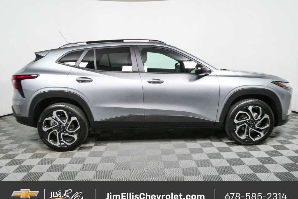Certified 2026 Chevrolet Trax RS w/ Driver Confidence Package FWD image 2