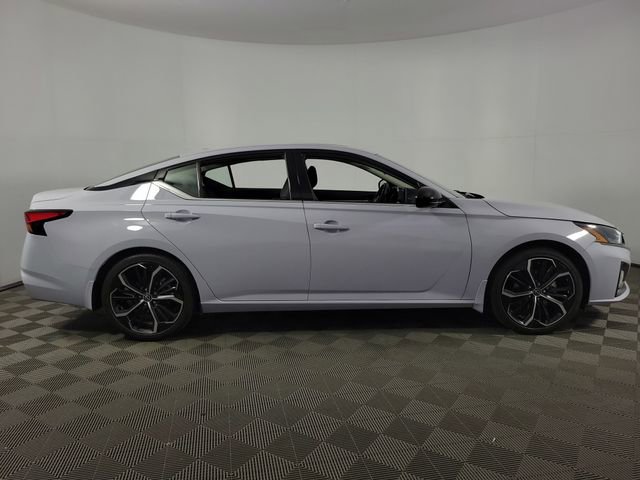Used 2024 Nissan Altima 2.5 SR w/ SR Premium Package FWD image 11