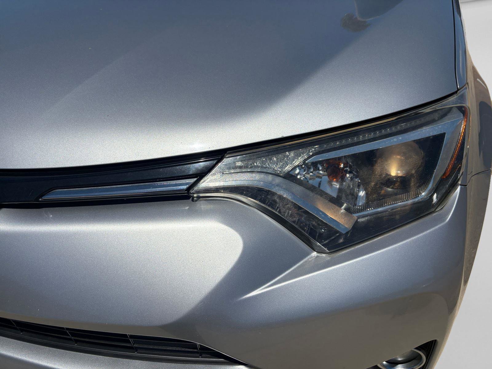 Used 2018 Toyota RAV4 XLE w/ Plus Extra Value Package image 33