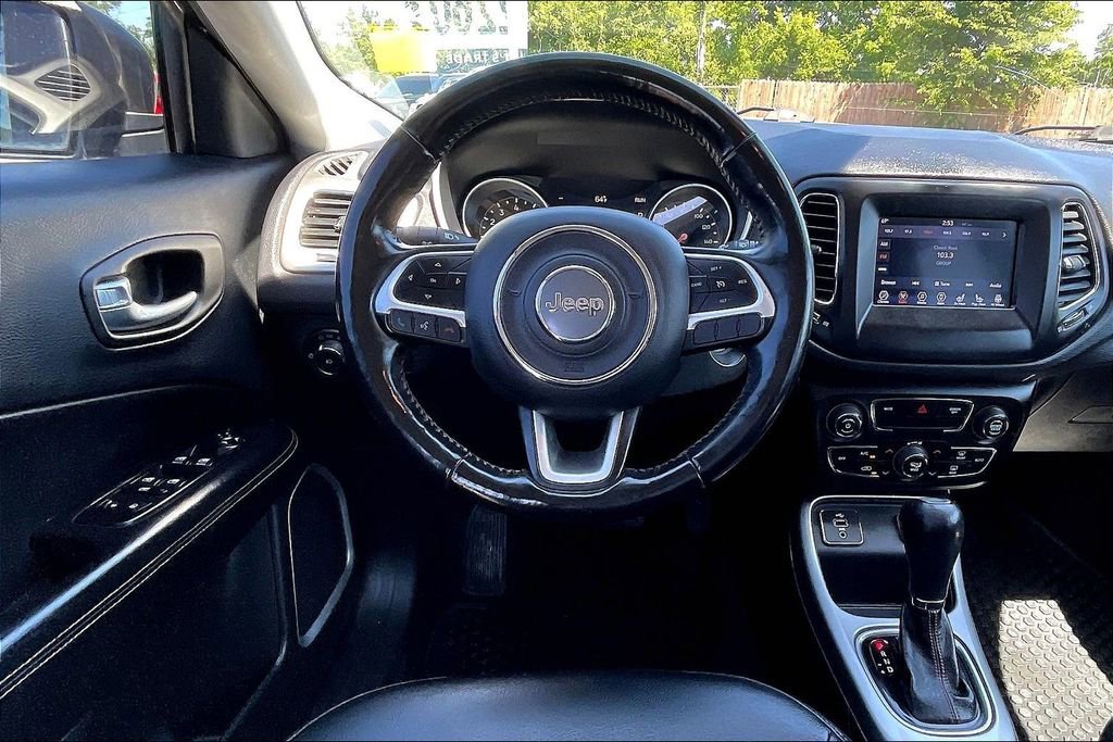 Used 2018 Jeep Compass Latitude w/ Popular Equipment Group FWD image 5