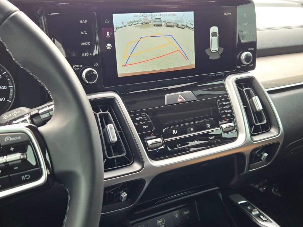 Used 2023 Kia Sorento S image 25