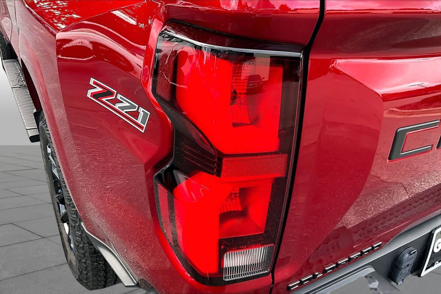 Used 2025 Chevrolet Colorado Z71 w/ Midnight Edition AWD/4WD image 29