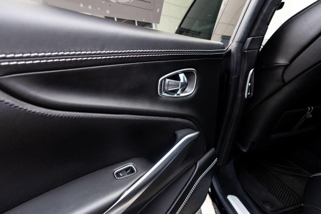 Used 2021 Aston Martin DBX AWD/4WD image 45