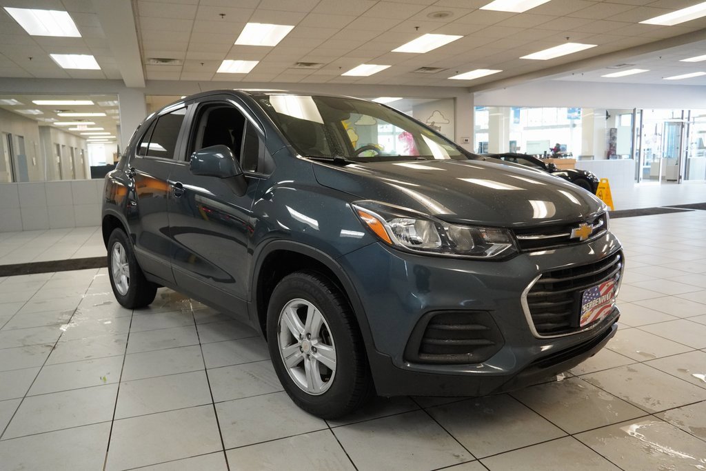 Used 2022 Chevrolet Trax LS w/ Tint and Cruise Package image 15