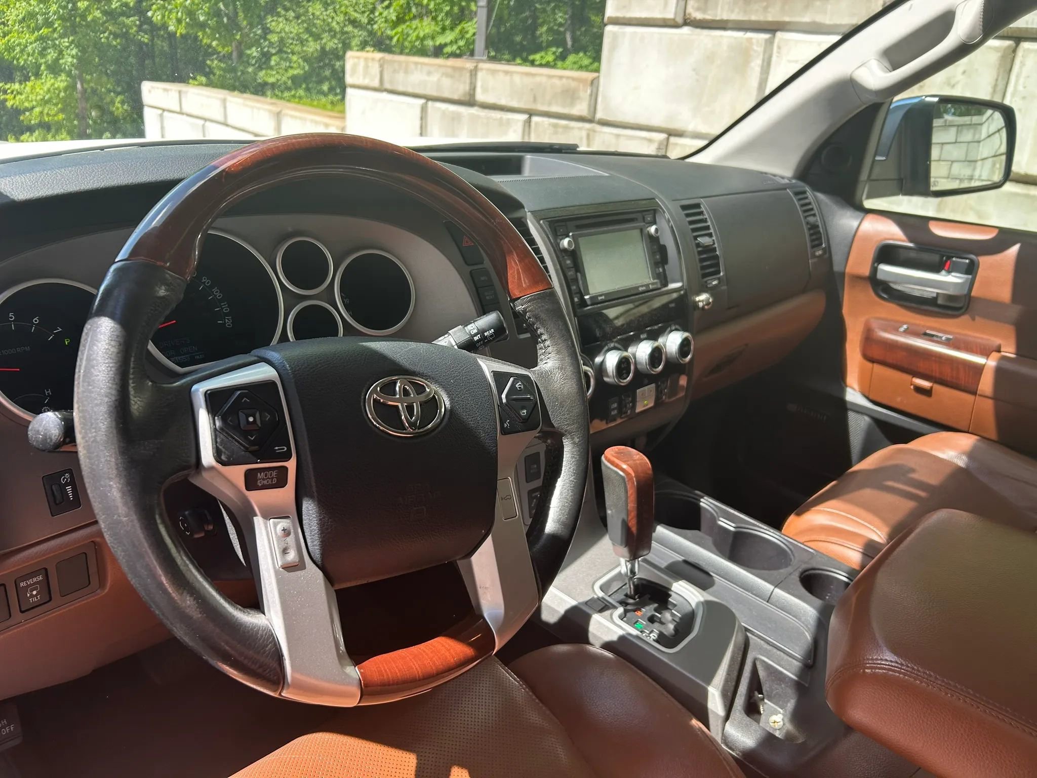 Used 2016 Toyota Sequoia Platinum AWD/4WD image 3