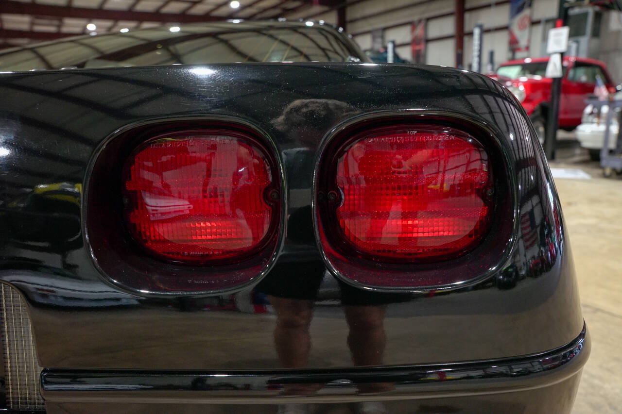 Used 1991 Chevrolet Corvette Coupe RWD image 36