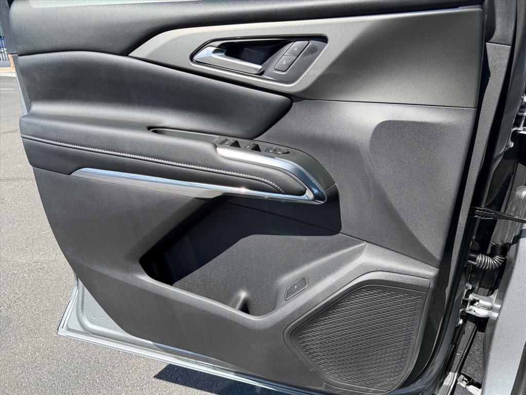 New 2026 Chevrolet Traverse LT w/ Sun and Wheel Package image 9