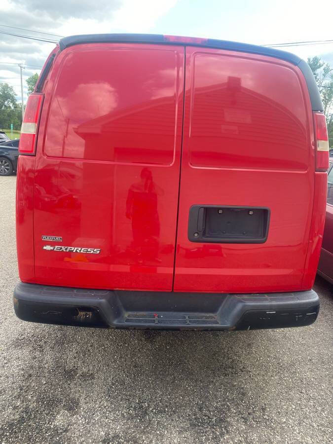 Used 2010 Chevrolet Express 3500 RWD image 4
