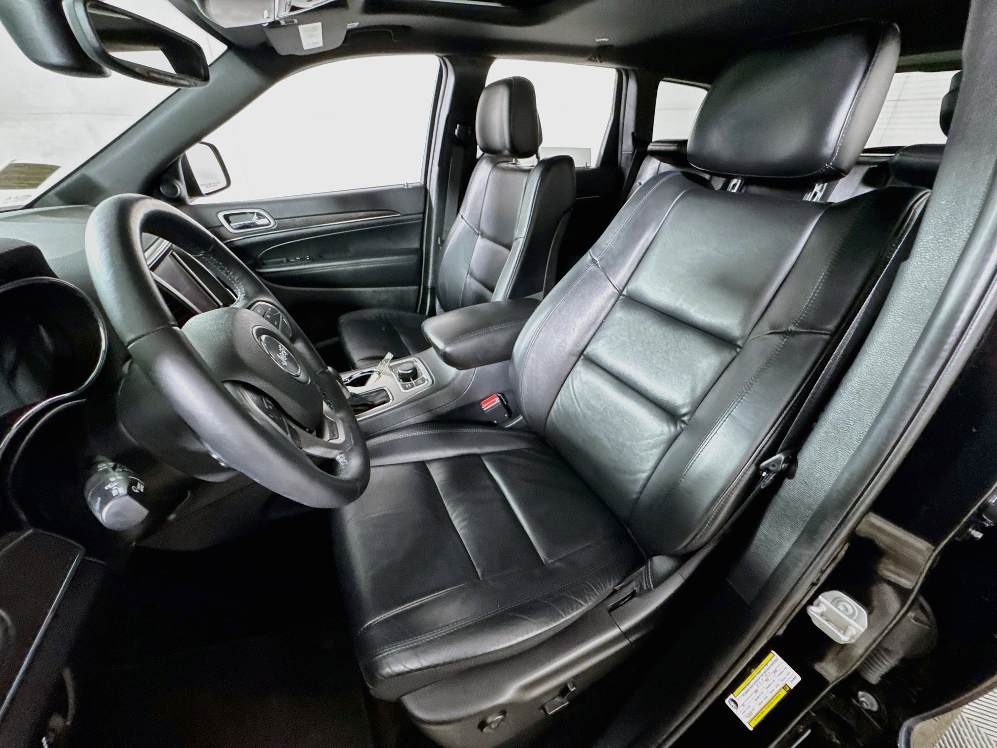 Used 2018 Jeep Grand Cherokee Limited AWD/4WD image 15