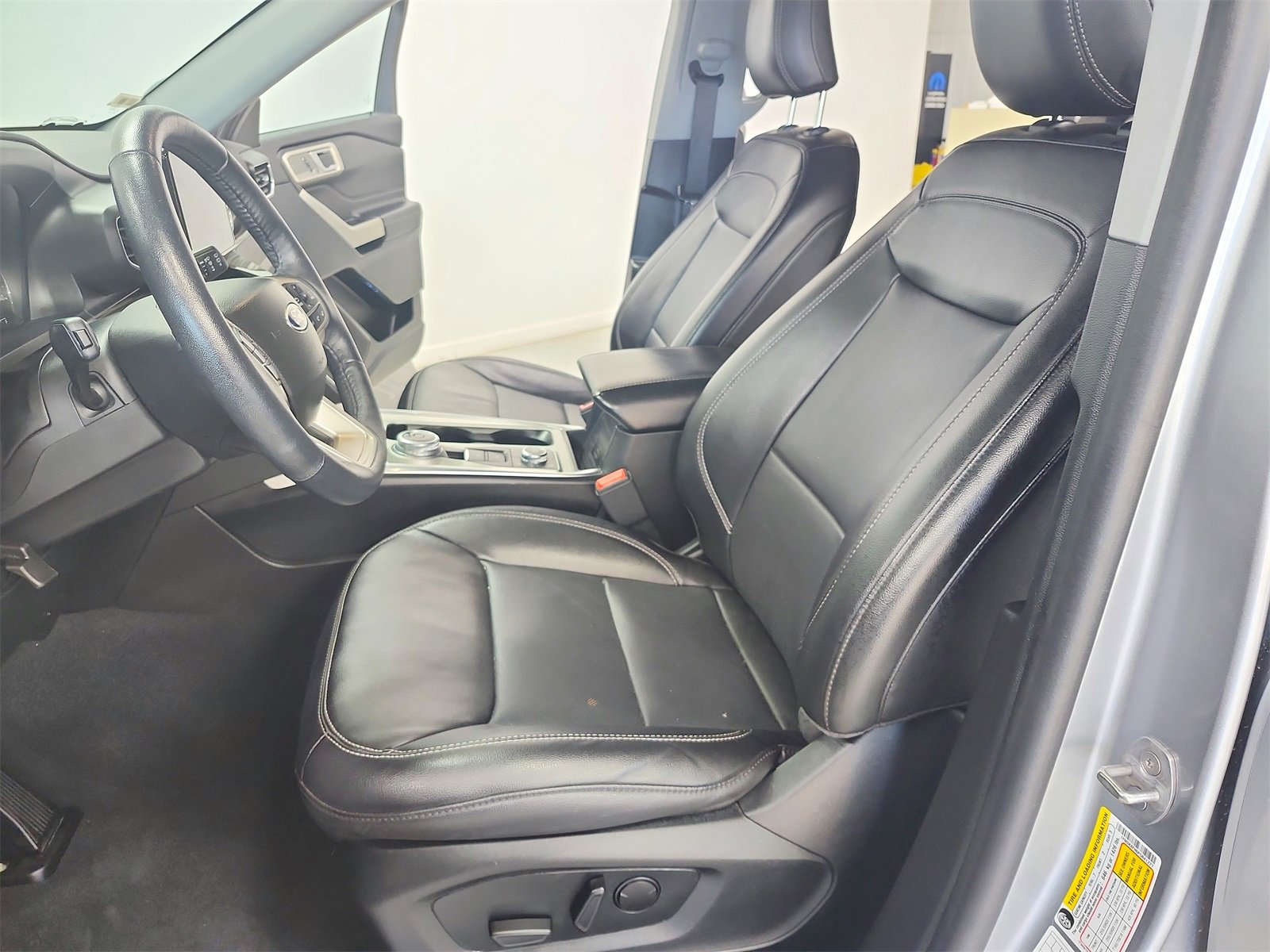 Used 2023 Ford Explorer Limited image 19