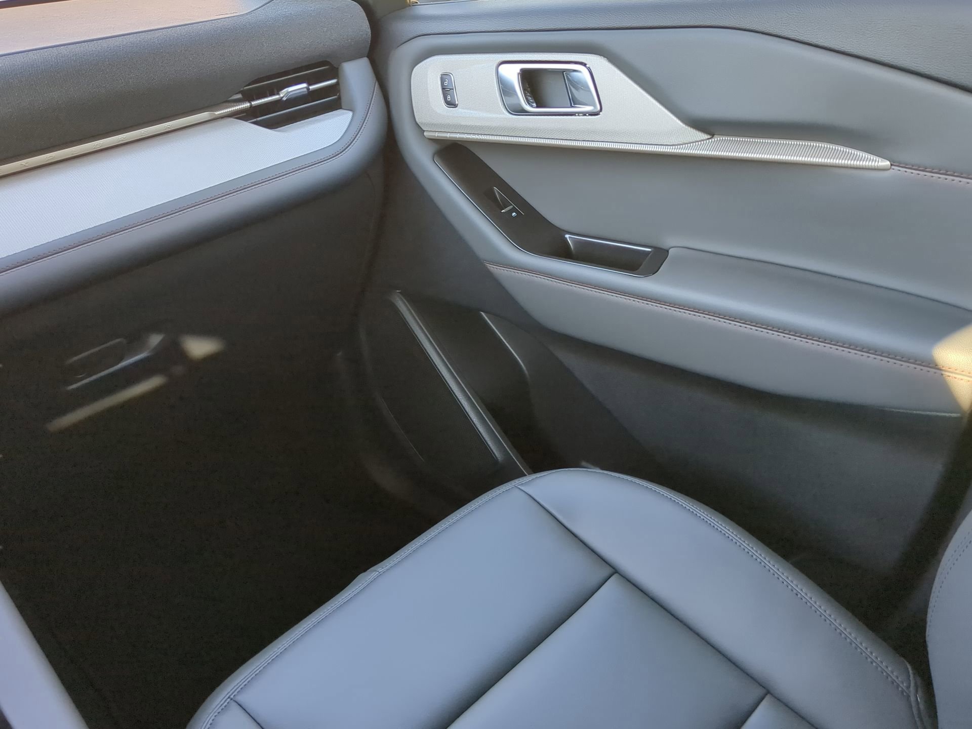 New 2025 Ford Explorer Active w/ Active Comfort Package image 49