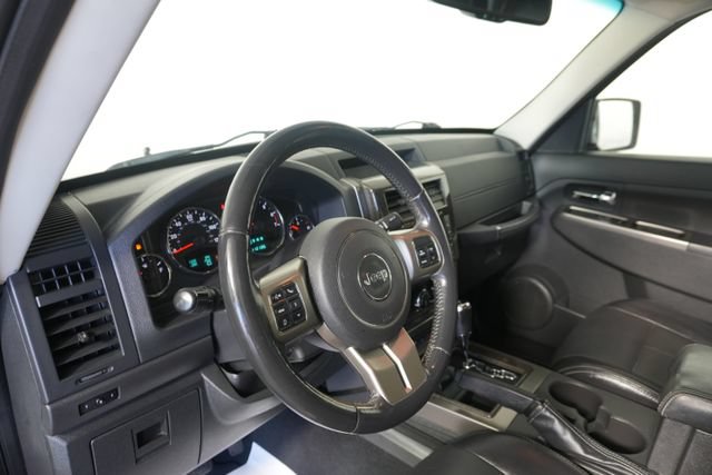Used 2012 Jeep Liberty Limited Jet w/ Comfort/Convenience Group AWD/4WD image 17