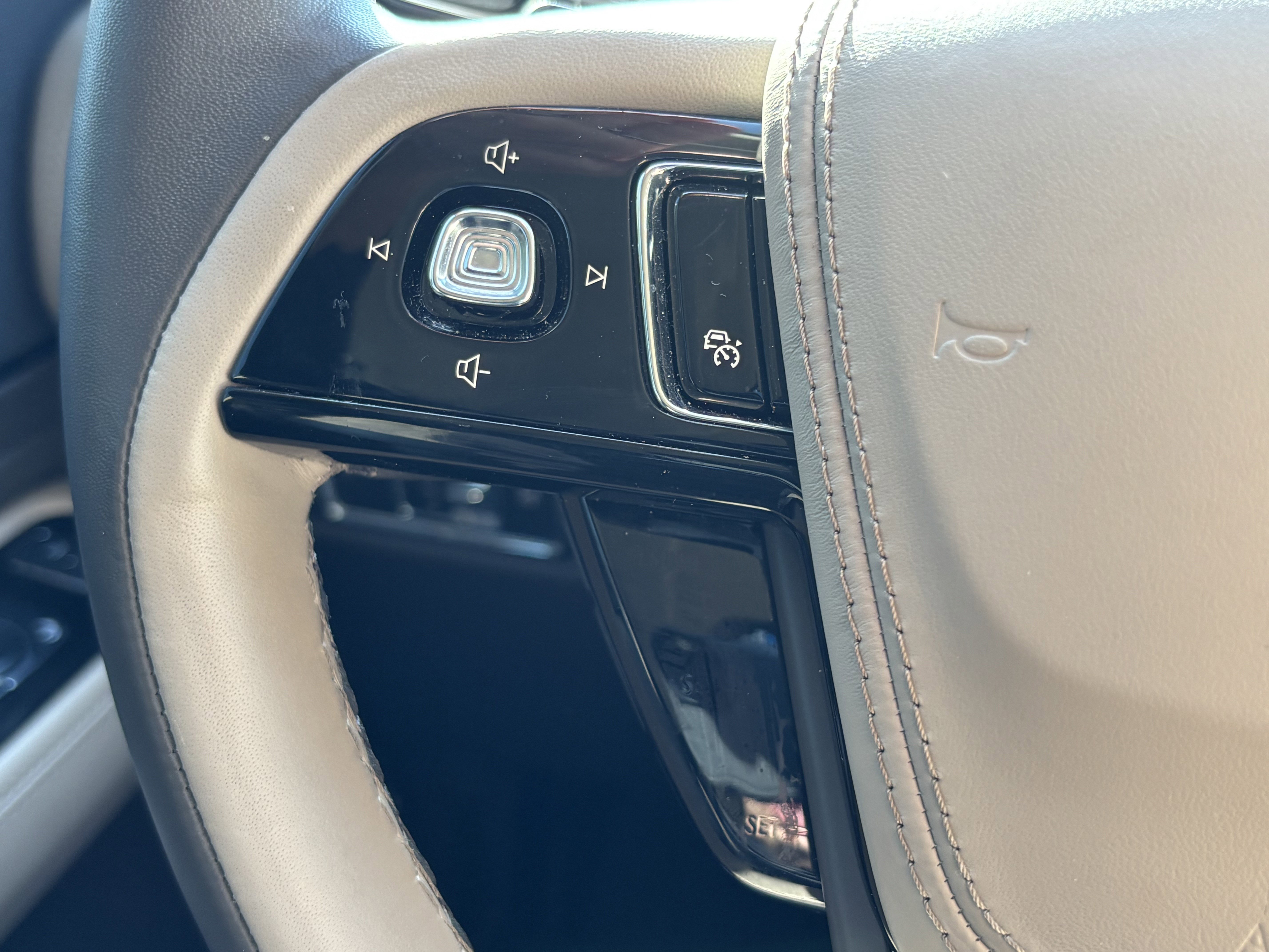 Used 2024 Lincoln Aviator Reserve w/ Equipment Group 201A image 21