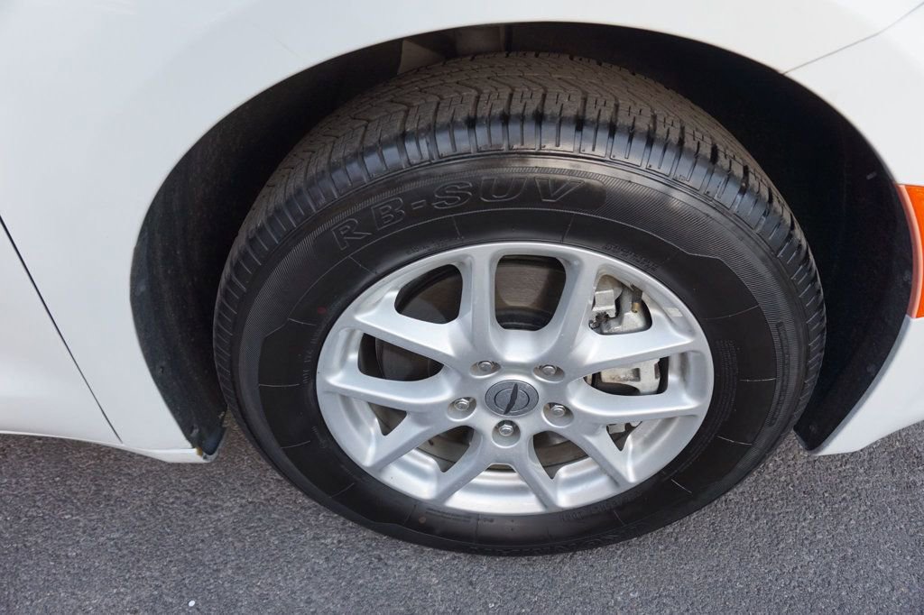 Used 2021 Chrysler Voyager Lxi image 16