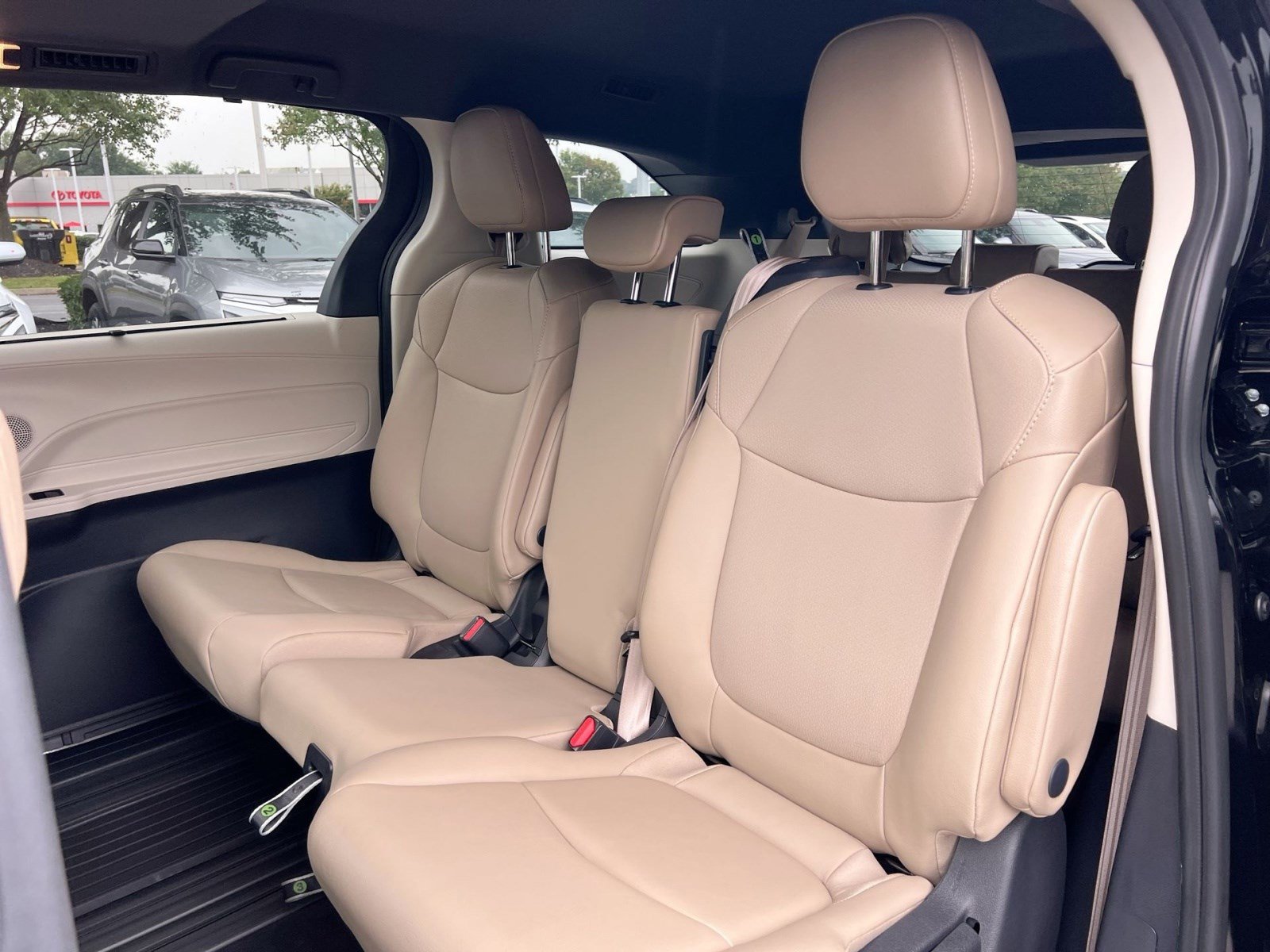 Used 2021 Toyota Sienna XLE image 24