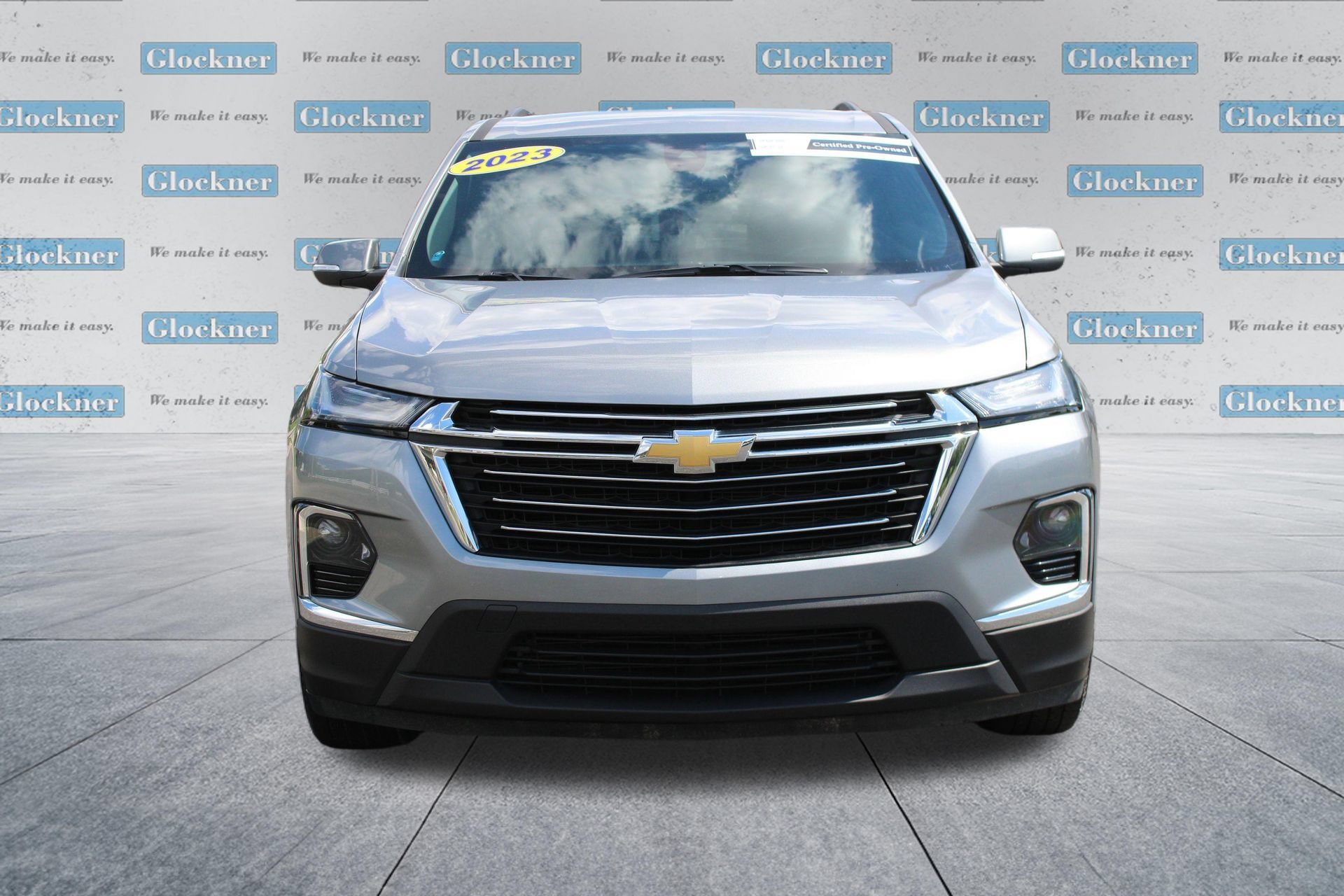 Used 2023 Chevrolet Traverse LT FWD image 2