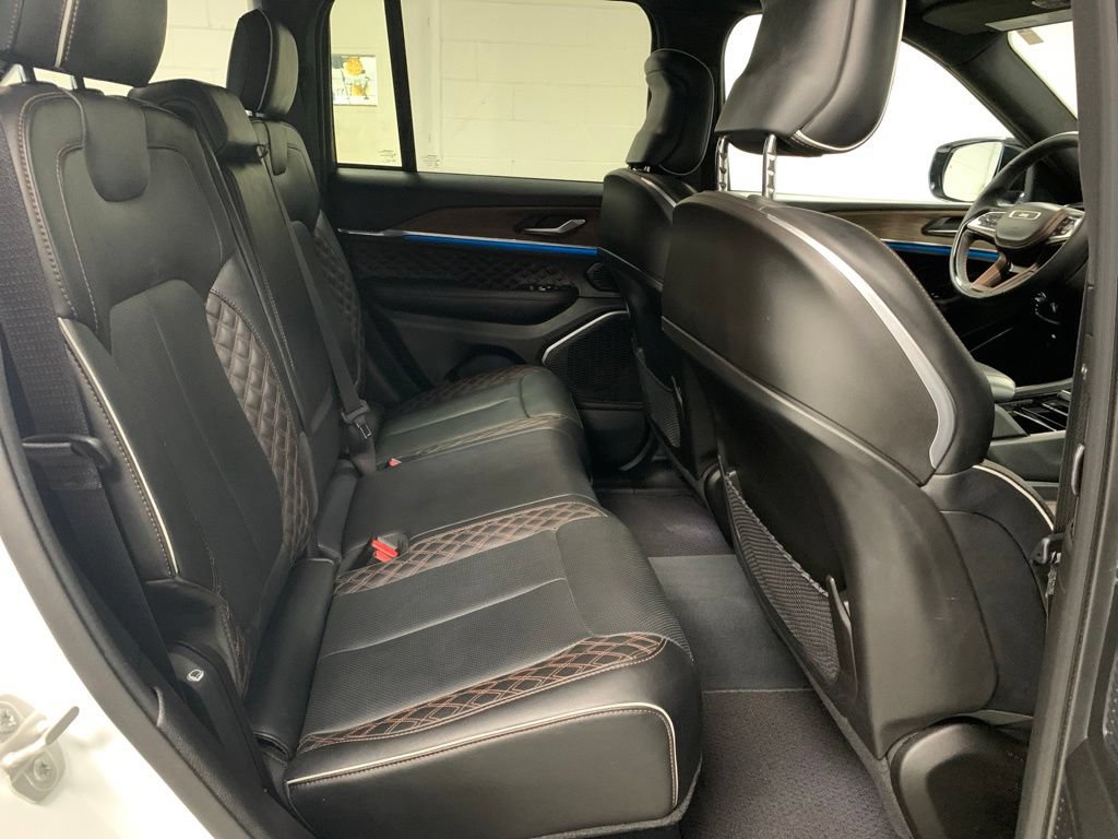 Certified 2023 Jeep Grand Cherokee Summit AWD/4WD image 9