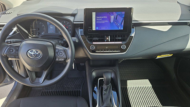 Used 2025 Toyota Corolla LE FWD image 9