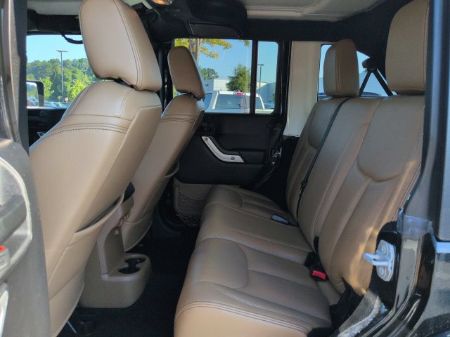 Used 2015 Jeep Wrangler Unlimited Rubicon AWD/4WD image 13